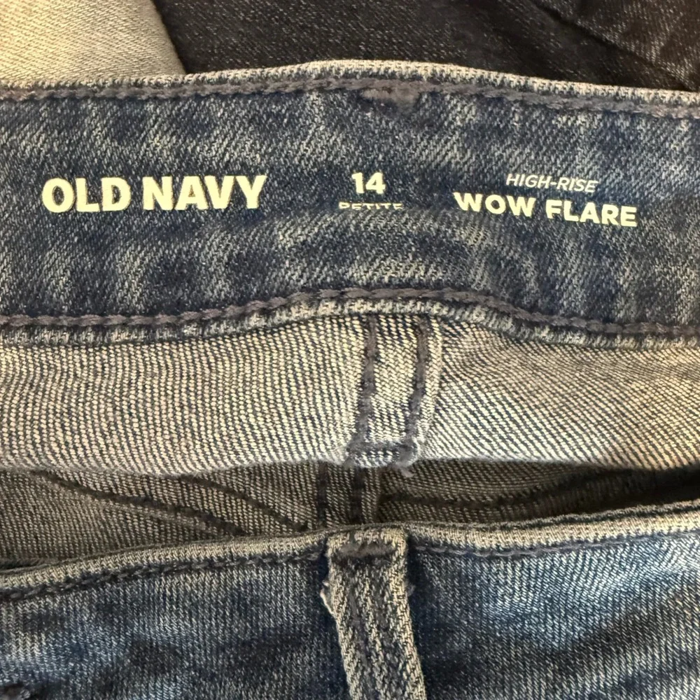 Old Navy‎ Mid Rise Kicker Boot Cut Jeans Size 14 Petite - Picture 3 of 4